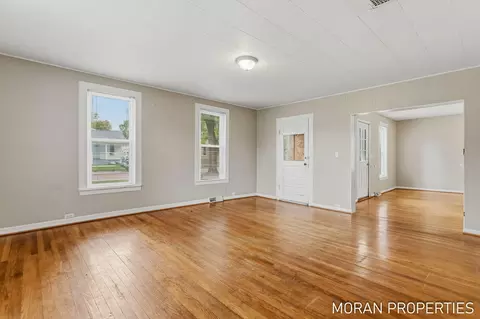 Living - 215 2nd Ave, Big Rapids, MI 49307 photo 8 of 12