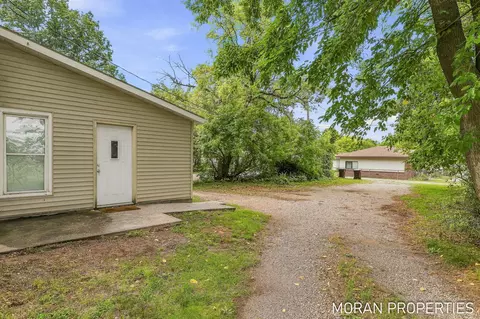 Exterior - 215 2nd Ave, Big Rapids, MI 49307 photo 6 of 7