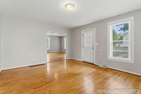 Living - 215 2nd Ave, Big Rapids, MI 49307 photo 4 of 12