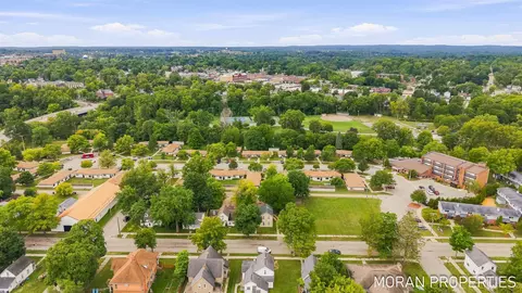 View/Area - 215 2nd Ave, Big Rapids, MI 49307 photo 4 of 10
