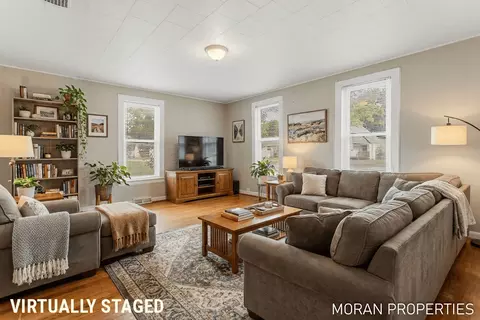 Living - 215 2nd Ave, Big Rapids, MI 49307 photo 2 of 12