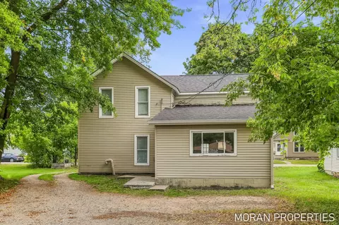 Exterior - 215 2nd Ave, Big Rapids, MI 49307 photo 4 of 7