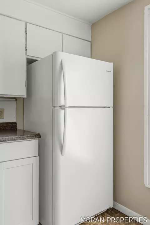Kitchen - 215 2nd Ave, Big Rapids, MI 49307 photo 7 of 8