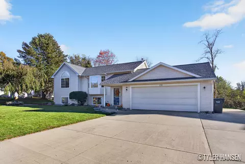 214 Apollo Pl, Wayland, MI 49348