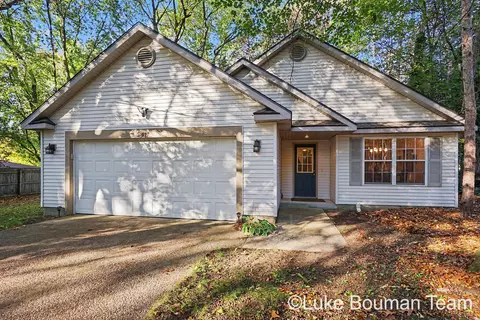 597 Hayes St, Holland, MI 49424