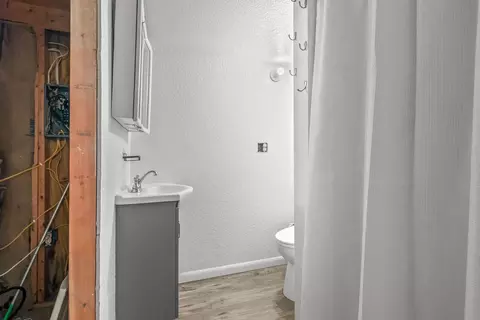 Bath - 9055 Kellogg Dr, Reading, MI 49274 photo 1 of 2