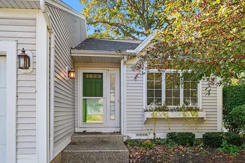 266 Winter Oaks E, Holland, MI 49424