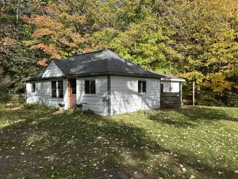 10062 S Osborn Ave, Fremont, MI 49412