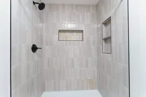 Bath - 37 Coronado Dr, Jackson, MI 49201 photo 2 of 2