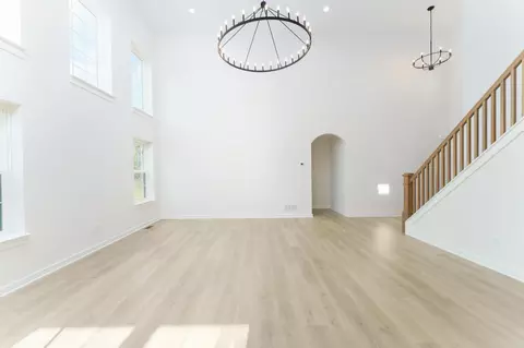 Living - 37 Coronado Dr, Jackson, MI 49201 photo 3 of 3