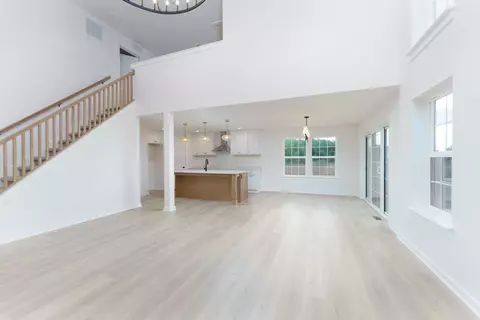 Living - 37 Coronado Dr, Jackson, MI 49201 photo 2 of 3