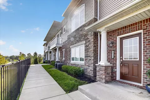 5512 Arbor Chase Dr, Ann Arbor, MI 48103