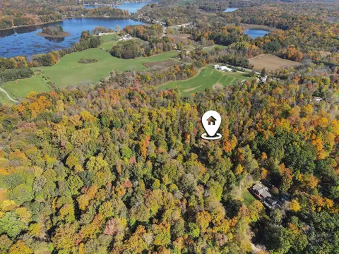 8575 Anchor Dr, Delton, MI 49046