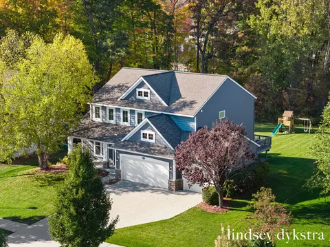 9545 Sunset Ridge Dr, Rockford, MI 49341