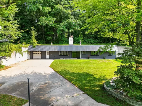1166 N Long Rd, Pierson, MI 49339