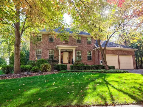 2746 Beechwood Dr SE, East Grand Rapids, MI 49506