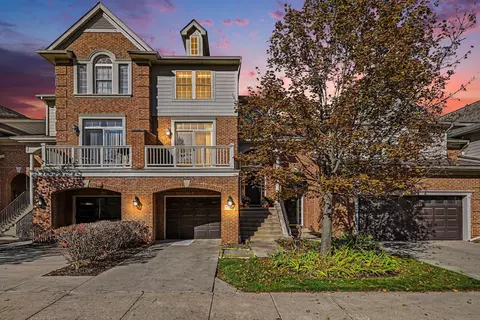 37536 Newburgh Park Cir, Livonia, MI 48152