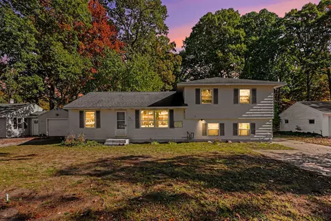 374 N 6th Ave, Fruitport, MI 49415