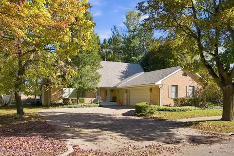 633 Flanders St, Chelsea, MI 48118