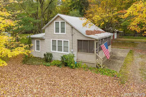 18130 112th Ave, Nunica, MI 49448