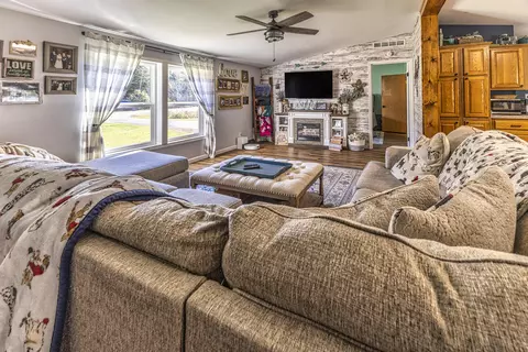 Living - 724 St Helen Rd S, Saint Helen, MI 48656 photo 3 of 4