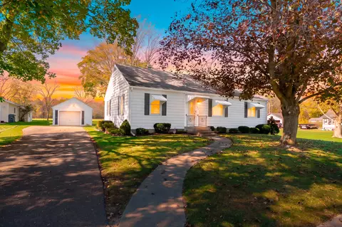 516 N Van Buren St, Bloomingdale, MI 49026