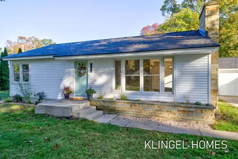 1974 Belmont Dr, Muskegon, MI 49441