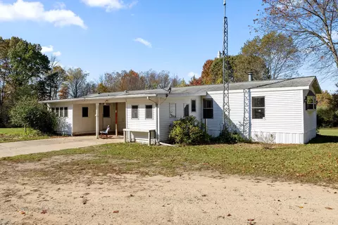 1544 18 Mile Rd NE, Cedar Springs, MI 49319