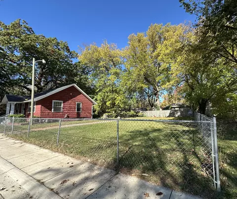 165 Smith Ct, Benton Harbor, MI 49022