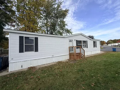 1481 Kenora St, Norton Shores, MI 49444