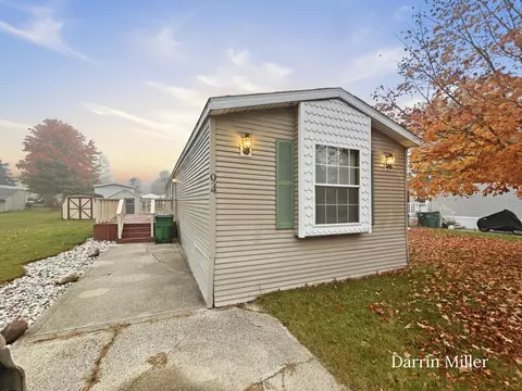 94 Maple Ct, Muskegon, MI 49445