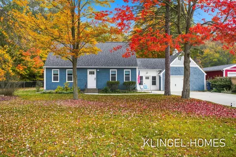 1100 W Hile Rd, Norton Shores, MI 49441