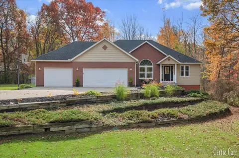 5284 14 Mile Ct NE, Rockford, MI 49341