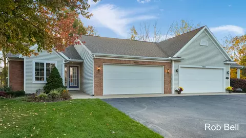 4680 Crescent Dr, Hudsonville, MI 49426