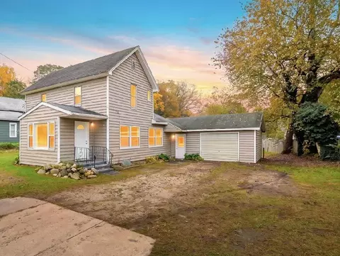 236 E Center St, Coloma, MI 49038