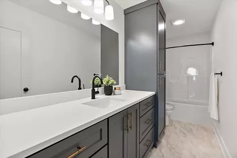 Bath - 3239 144th Ave, Dorr, MI 49323 photo 1 of 7