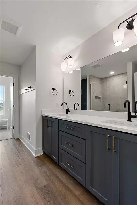 Bath - 3239 144th Ave, Dorr, MI 49323 photo 4 of 7