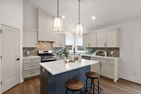 Kitchen - 3239 144th Ave, Dorr, MI 49323 photo 3 of 4