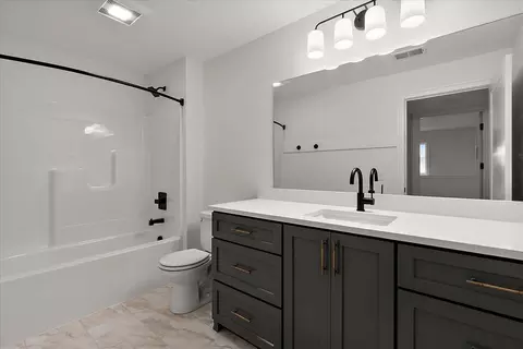 Bath - 3239 144th Ave, Dorr, MI 49323 photo 6 of 7