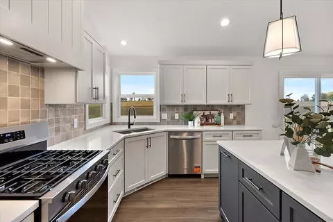 Kitchen - 3239 144th Ave, Dorr, MI 49323 photo 1 of 4