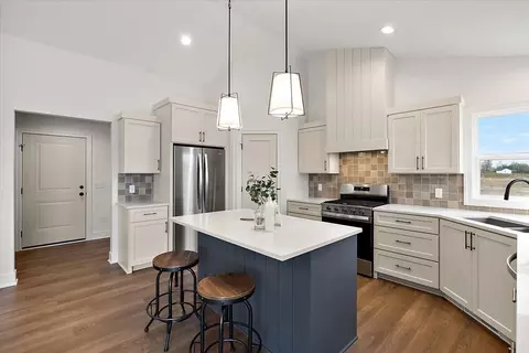 Kitchen - 3239 144th Ave, Dorr, MI 49323 photo 2 of 4