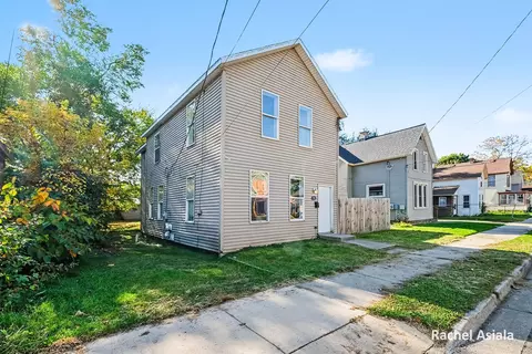 732 Baxter St SE, Grand Rapids, MI 49503