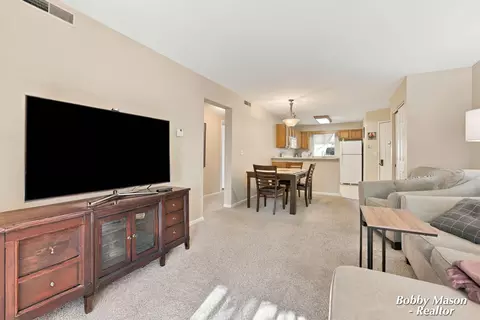 3302 Devonwood Hls NE #B, Grand Rapids, MI 49525