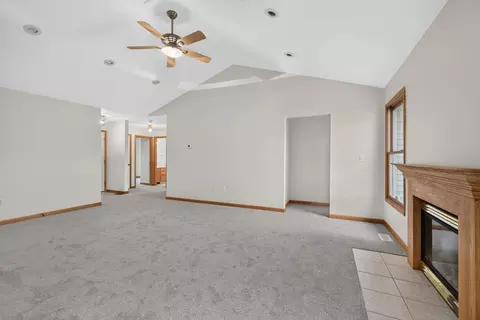Living - 5036 Marble St, Jackson, MI 49201 photo 5 of 7