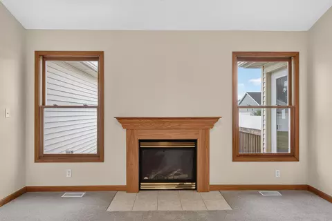 Living - 5036 Marble St, Jackson, MI 49201 photo 4 of 7