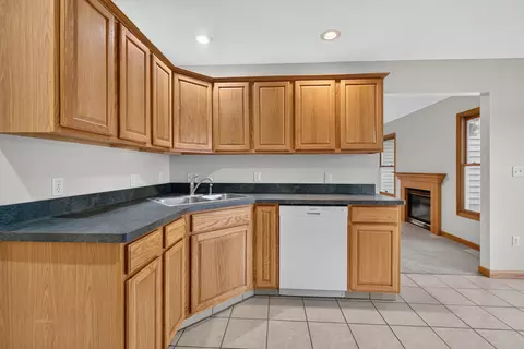 Kitchen - 5036 Marble St, Jackson, MI 49201 photo 3 of 5
