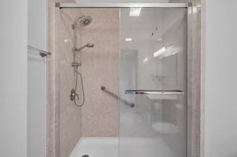 Bath - 5036 Marble St, Jackson, MI 49201 photo 2 of 3