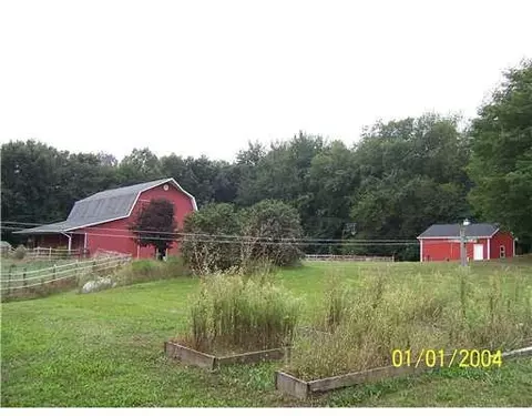 4880 Dutcher, Howell, MI 48843 photo 2