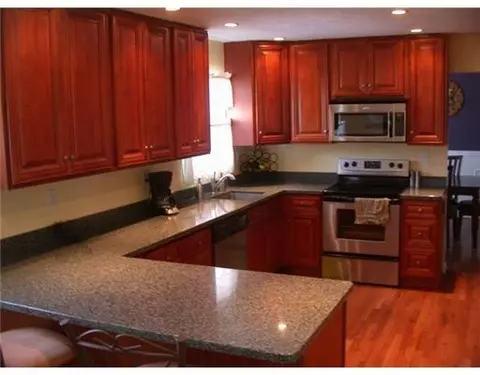 424 Iris, Saline, MI 48176 photo 2