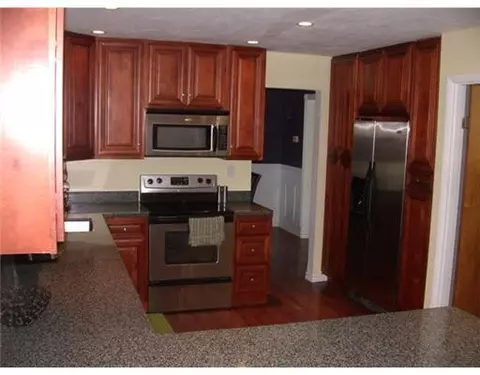 424 Iris, Saline, MI 48176 photo 3